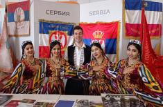 Pripadnici Ansambla na Festivalu nacionalne kulture u Moskvi