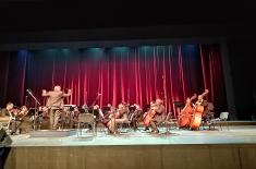 Ансамбл „Бинички“ на концерту „Отмено”